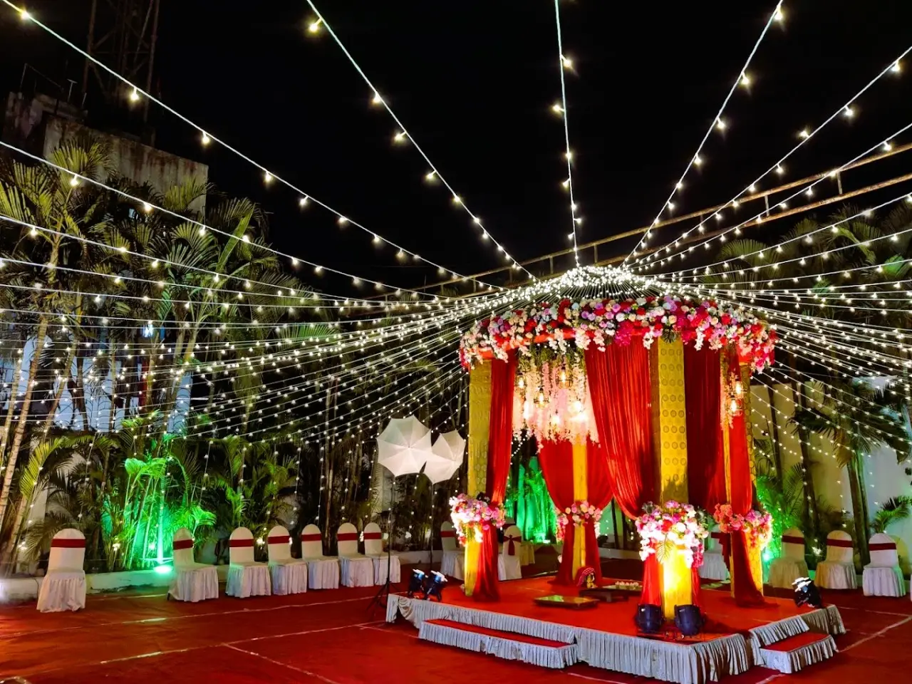 Night wedding catering setup by Shree Gajanan Caterers in Jaipur